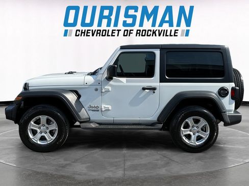 Used 2020 Jeep Wrangler Sport AWD/4WD image 3