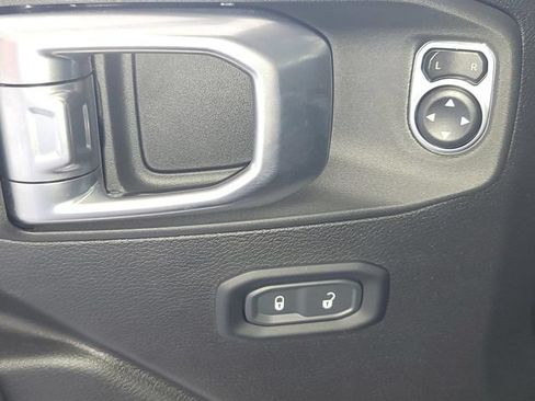Used 2024 Jeep Wrangler Unlimited w/ Convenience Group AWD/4WD image 31