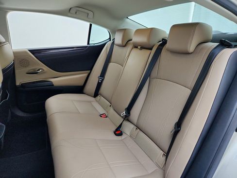 Used 2019 Lexus ES 300h w/ Accessory Package 2 FWD image 27