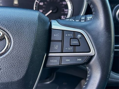 Used 2024 Toyota Highlander XLE image 17