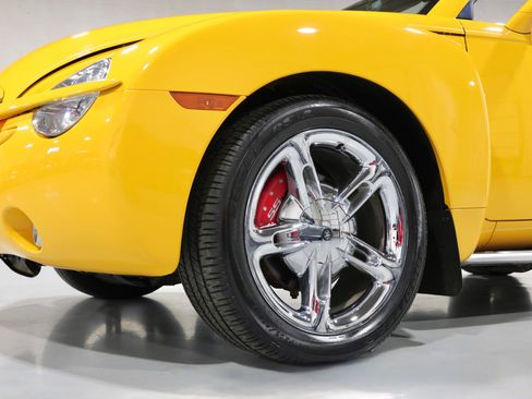 Used 2005 Chevrolet SSR w/ Preferred Equipment Group image 26