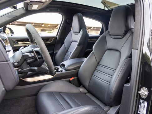 Certified 2025 Porsche Cayenne GTS image 5