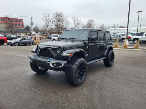 Used 2023 Jeep Wrangler Sahara w/ Cold Weather Group image 7