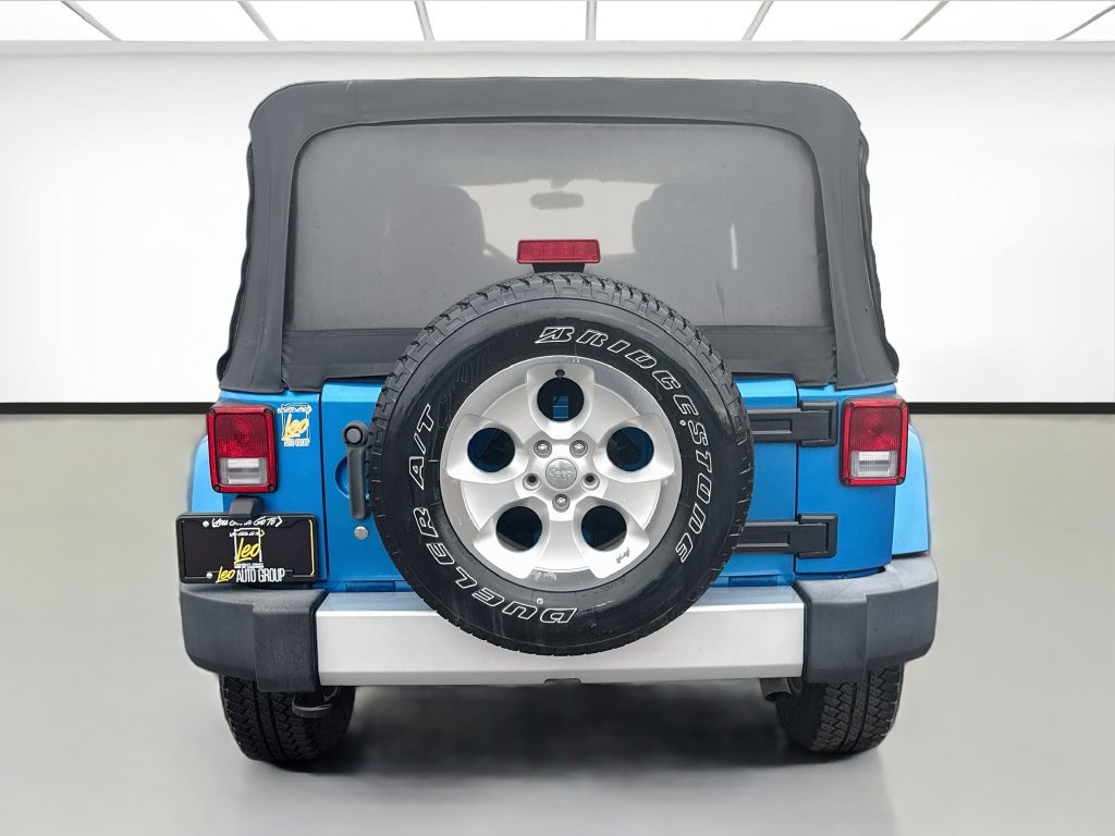 Used 2015 Jeep Wrangler Unlimited Sahara w/ Connectivity Group AWD/4WD image 6