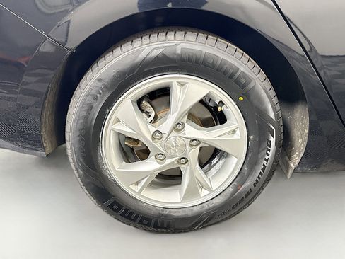 Used 2023 Hyundai Elantra SE w/ Cargo Package image 32