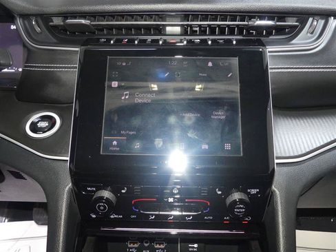 Used 2023 Jeep Grand Cherokee Laredo w/ Luxury Tech Group I AWD/4WD image 37