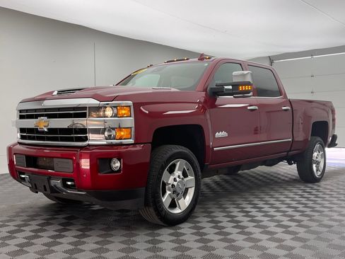 Used 2019 Chevrolet Silverado 2500 High Country w/ Duramax Plus Package AWD/4WD image 2