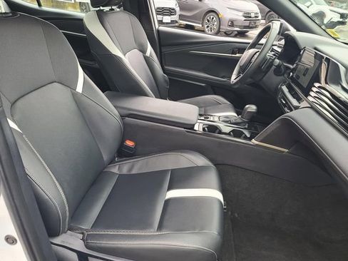 Used 2025 Toyota Camry SE FWD image 19