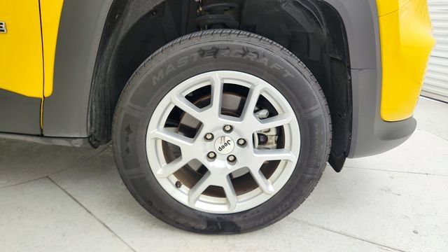 Used 2023 Jeep Renegade Latitude AWD/4WD image 9