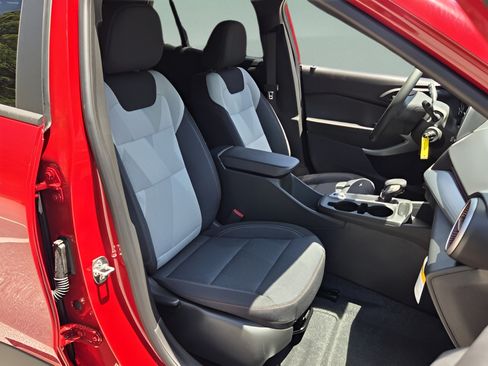 New 2026 Chevrolet Trax RS w/ Sunroof Package FWD image 15