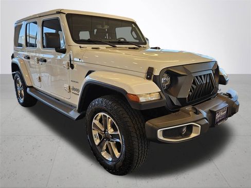Used 2019 Jeep Wrangler Unlimited Sahara w/ Uconnect 4C Nav & Sound Group image 5