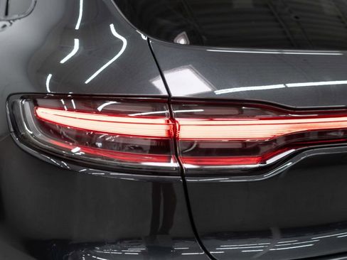 Used 2023 Porsche Macan Turbo image 43