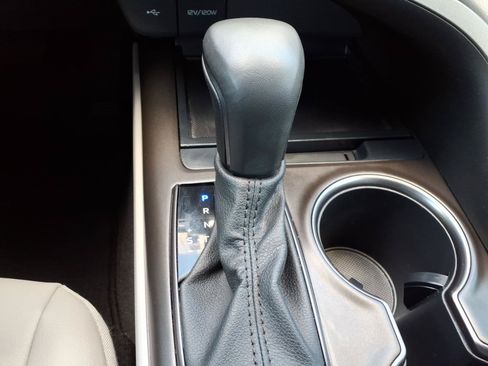 Used 2022 Toyota Camry SE w/ Convenience Package FWD image 24
