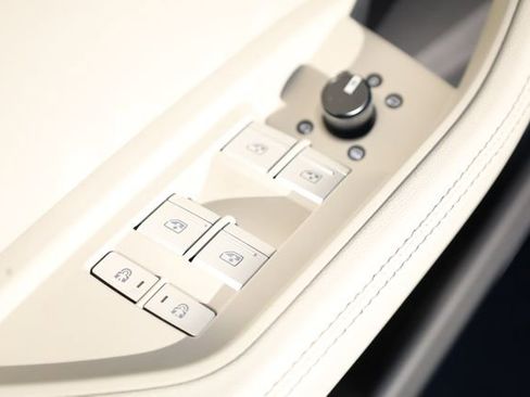 Used 2024 Audi Q8 e-tron Premium Plus w/ Premium Plus Package image 15