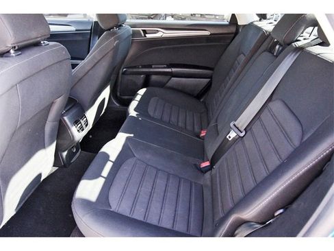 Used 2020 Ford Fusion SE image 12