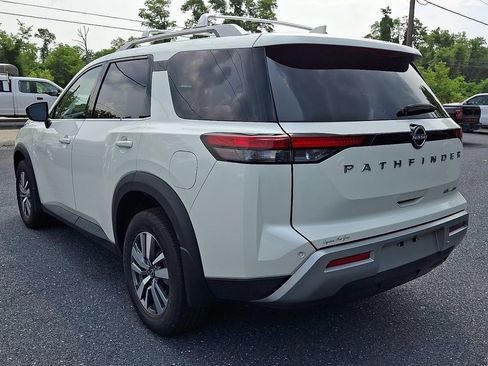 Used 2024 Nissan Pathfinder SL AWD/4WD image 8