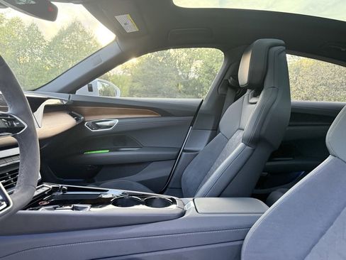 Used 2023 Audi e-tron GT Prestige w/ Prestige Package image 19