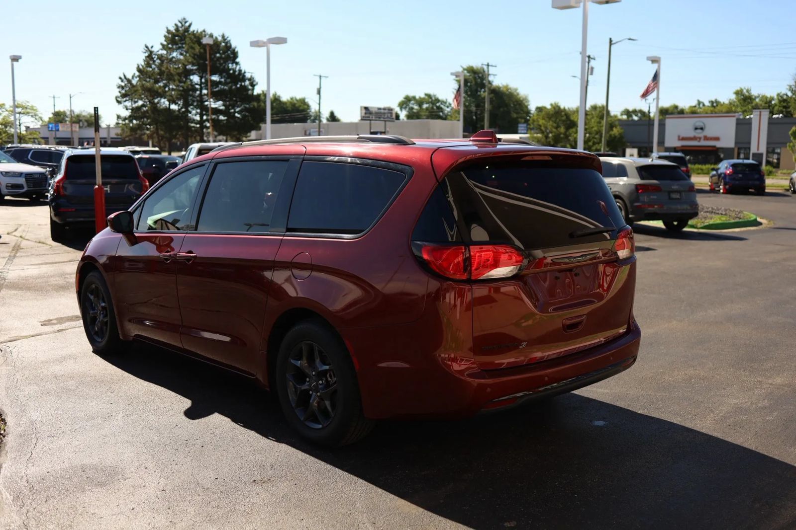 Used 2019 Chrysler Pacifica Touring-L w/ Advanced Safetytec Group FWD image 7