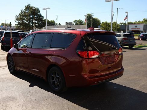 Used 2019 Chrysler Pacifica Touring-L w/ Advanced Safetytec Group FWD image 7