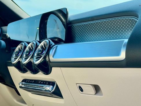 Certified 2025 Mercedes-Benz GLB 250 4MATIC image 19