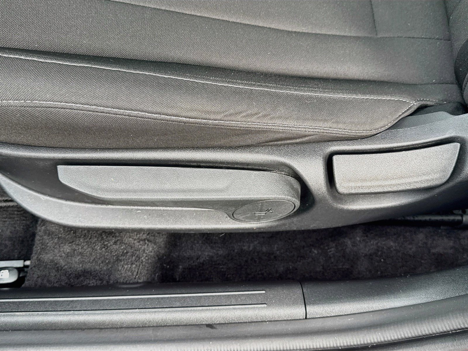 Used 2023 Hyundai Elantra SEL FWD image 19