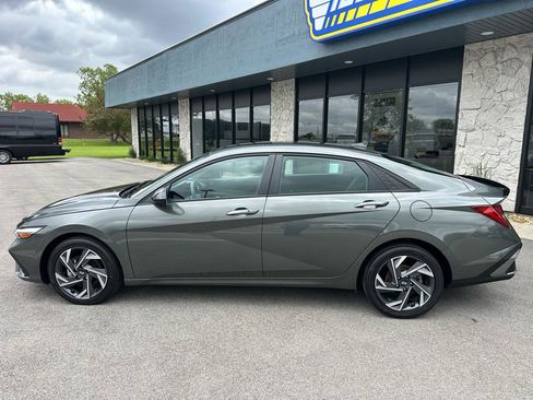 Used 2025 Hyundai Elantra SEL w/ Cargo Package FWD image 4