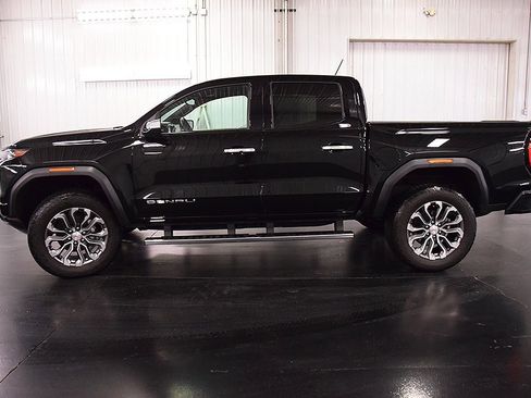 Used 2023 GMC Canyon Denali image 4