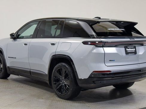 Used 2024 Jeep Wagoneer Launch Edition image 5