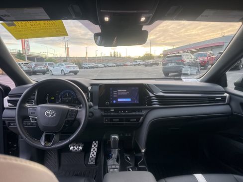 Used 2025 Toyota Camry SE w/ Convenience Package FWD image 16
