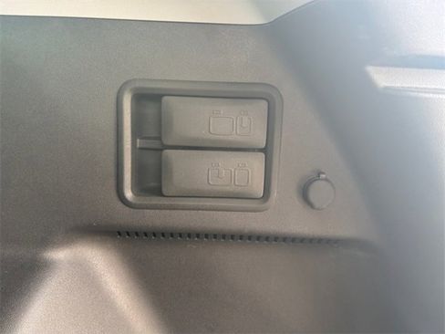 Used 2024 GMC Terrain SLE image 24