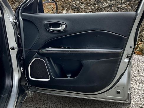 Used 2019 Jeep Compass Limited image 21