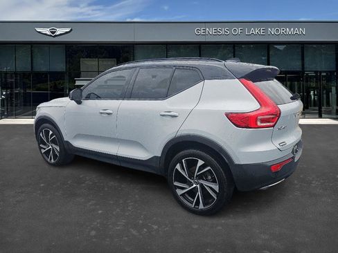 Used 2020 Volvo XC40 T4 R-Design w/ Protection Package image 5