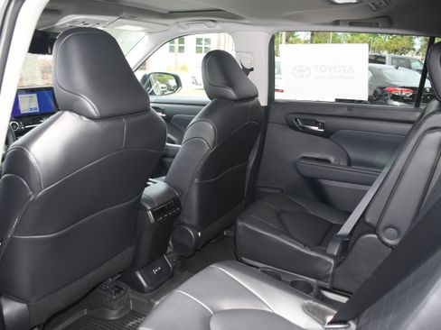 New 2026 Toyota Highlander XLE AWD/4WD image 8