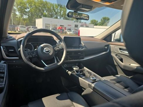 Used 2023 Nissan Rogue SV w/ SV Premium B Package AWD/4WD image 11