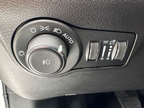 Used 2025 Jeep Compass Limited image 26