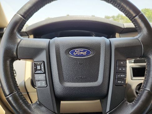 Used 2016 Ford Expedition XLT w/ Equipment Group 201A RWD image 19