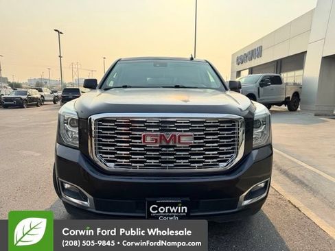 Used 2018 GMC Yukon XL SLT w/ Premium Edition AWD/4WD image 2