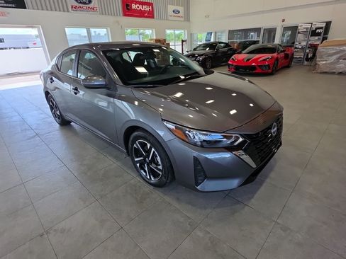 Used 2025 Nissan Sentra SV FWD image 5
