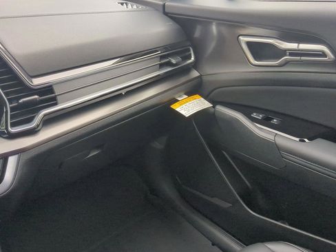 Certified 2025 Kia Sportage EX w/ Premium Package image 16