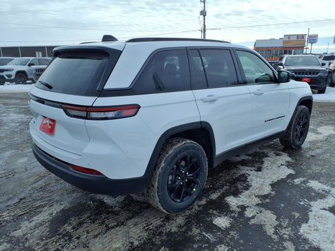 New 2026 Jeep Grand Cherokee Altitude AWD/4WD image 2