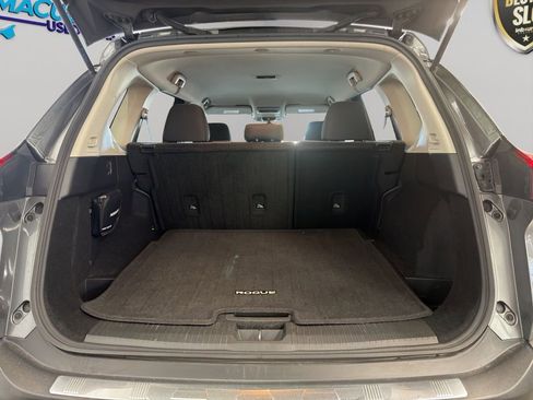 Used 2021 Nissan Rogue SV image 16