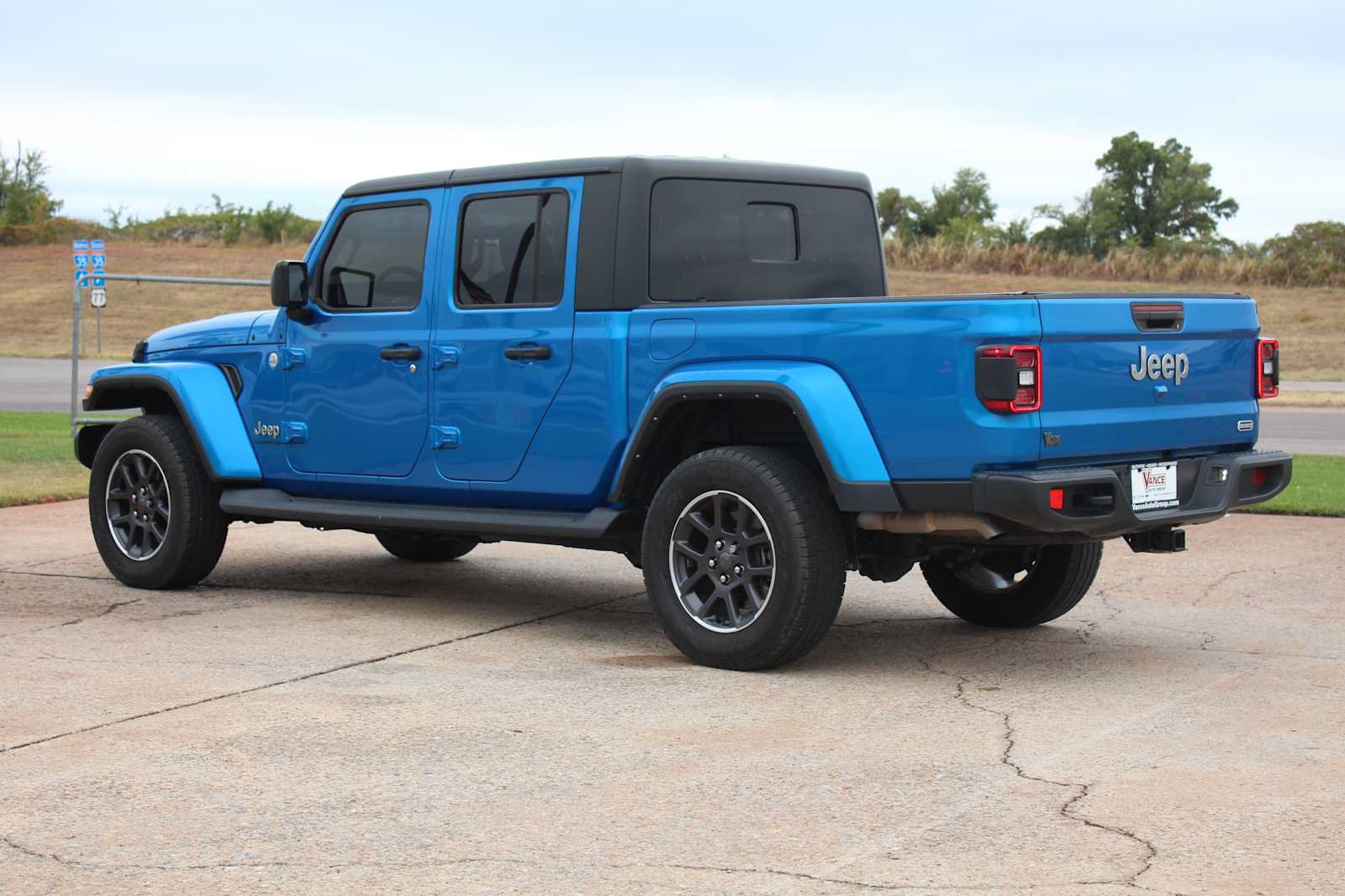 Used 2022 Jeep Gladiator Overland w/ Popular Equipment Package AWD/4WD image 9