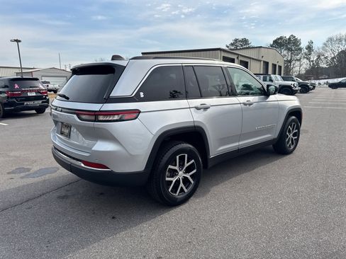 Certified 2024 Jeep Grand Cherokee Limited image 5