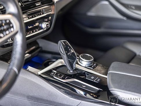 Used 2020 BMW M550i xDrive w/ Executive Package image 21