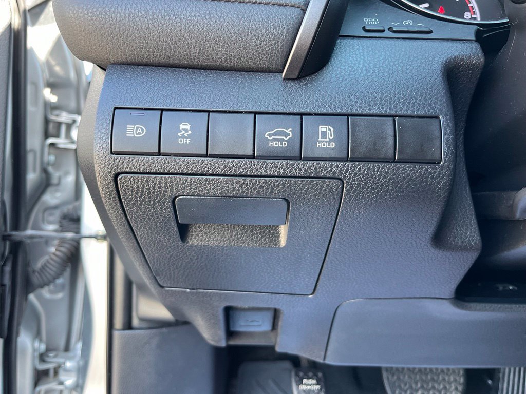 Used 2022 Toyota Camry SE FWD image 19