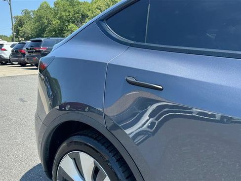 Used 2021 Tesla Model Y Long Range AWD/4WD image 22