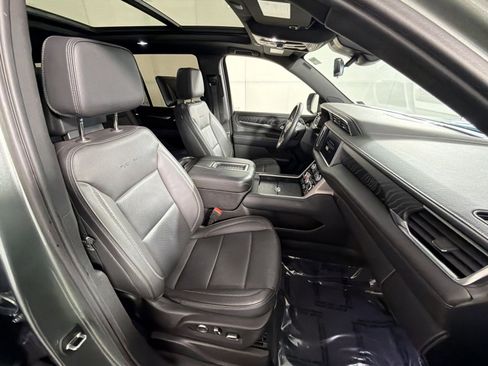 Used 2024 GMC Yukon Denali w/ Denali Reserve Package image 28