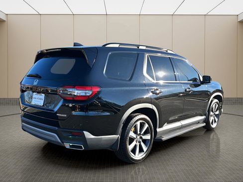 Used 2023 Honda Pilot Touring image 5