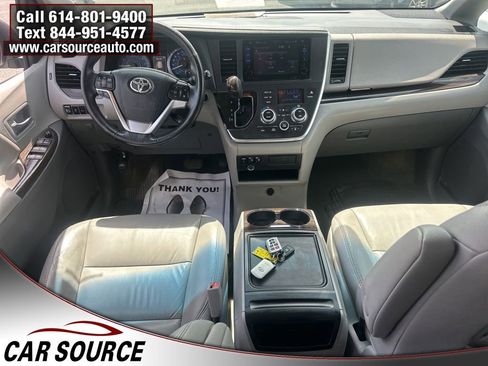 Used 2015 Toyota Sienna XLE w/ XLE Navigation Package image 15