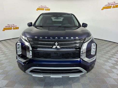 Used 2024 Mitsubishi Outlander SE Black Edition FWD image 9
